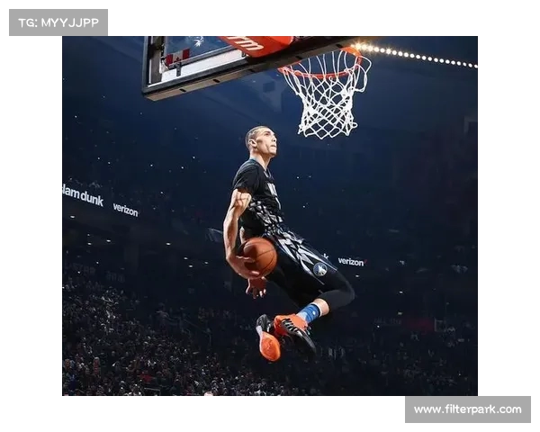 NBA暴扣集锦:看篮球巨星如何用力量与技巧征服篮筐 NBA暴扣集锦:看篮球巨星如何用力量与技巧征服篮筐